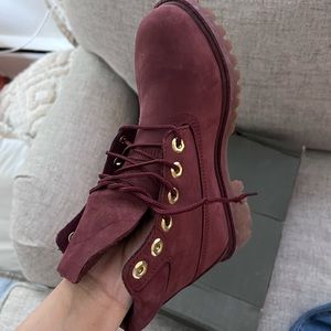 Timberland Burgundy Juniors size 4